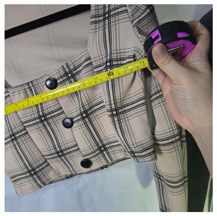 Plaid Cropped Long Sleeve Top 2